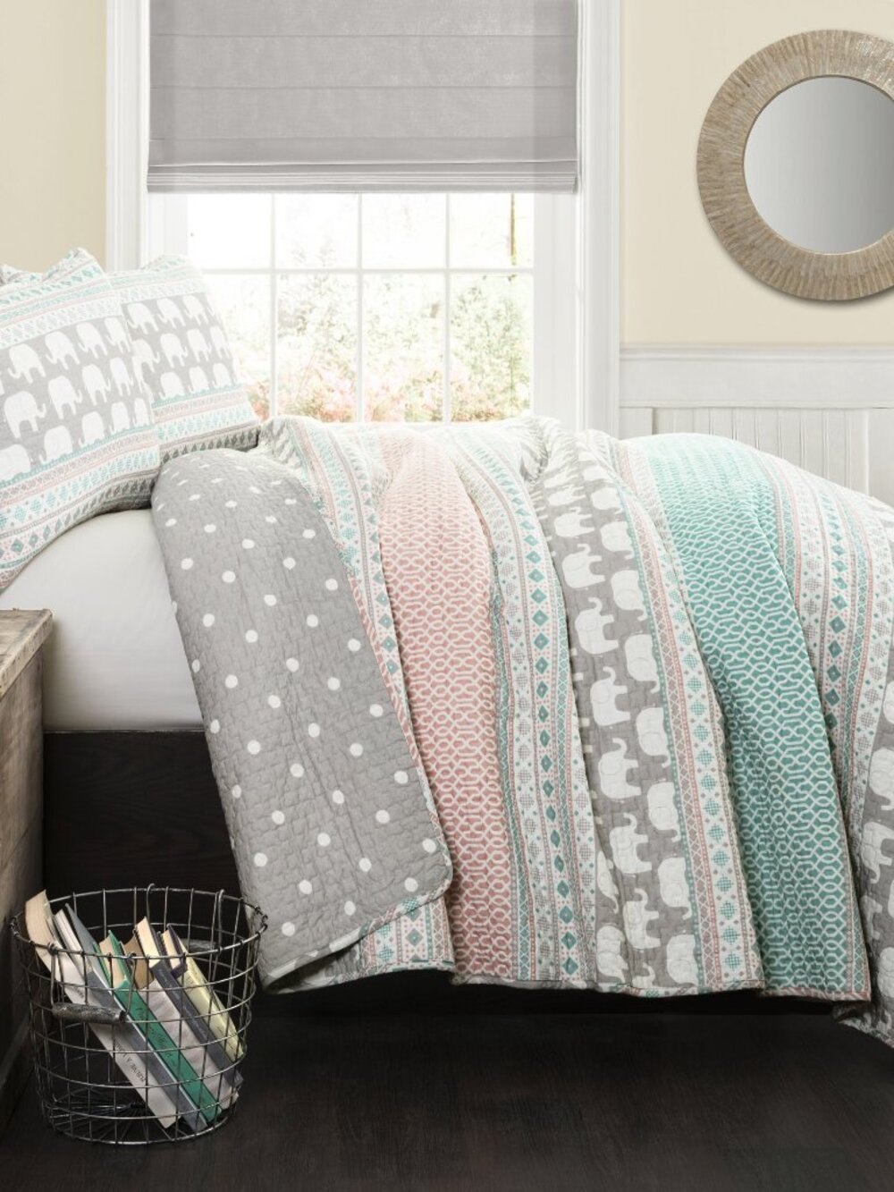 2x Twin Sets of Pink-and-Turquoise Elephant Striped Quilt Bed Set, Reversible